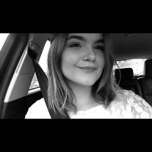 Meet your Posher, Caitlin